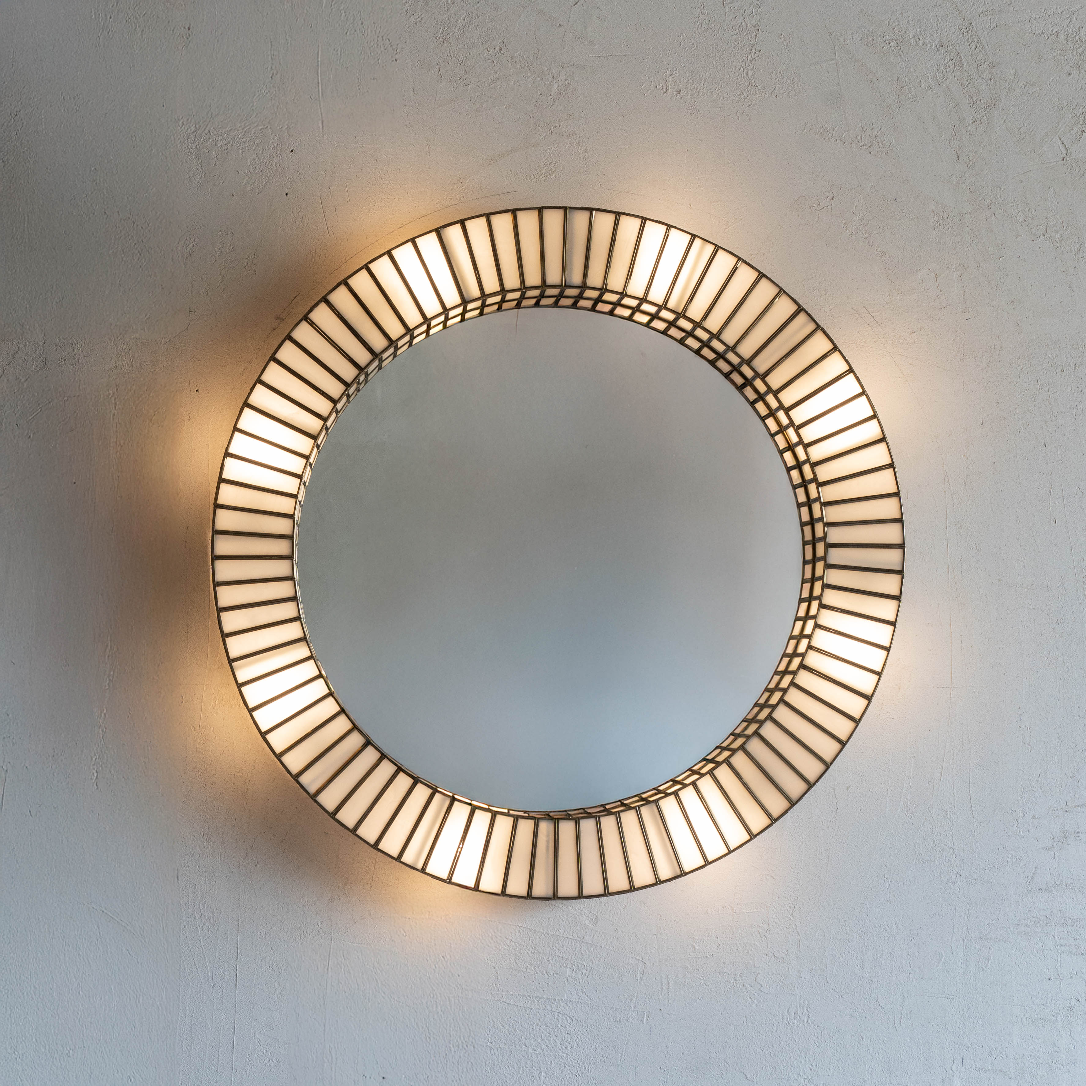 Viola Round Wall Lamp Mirror
