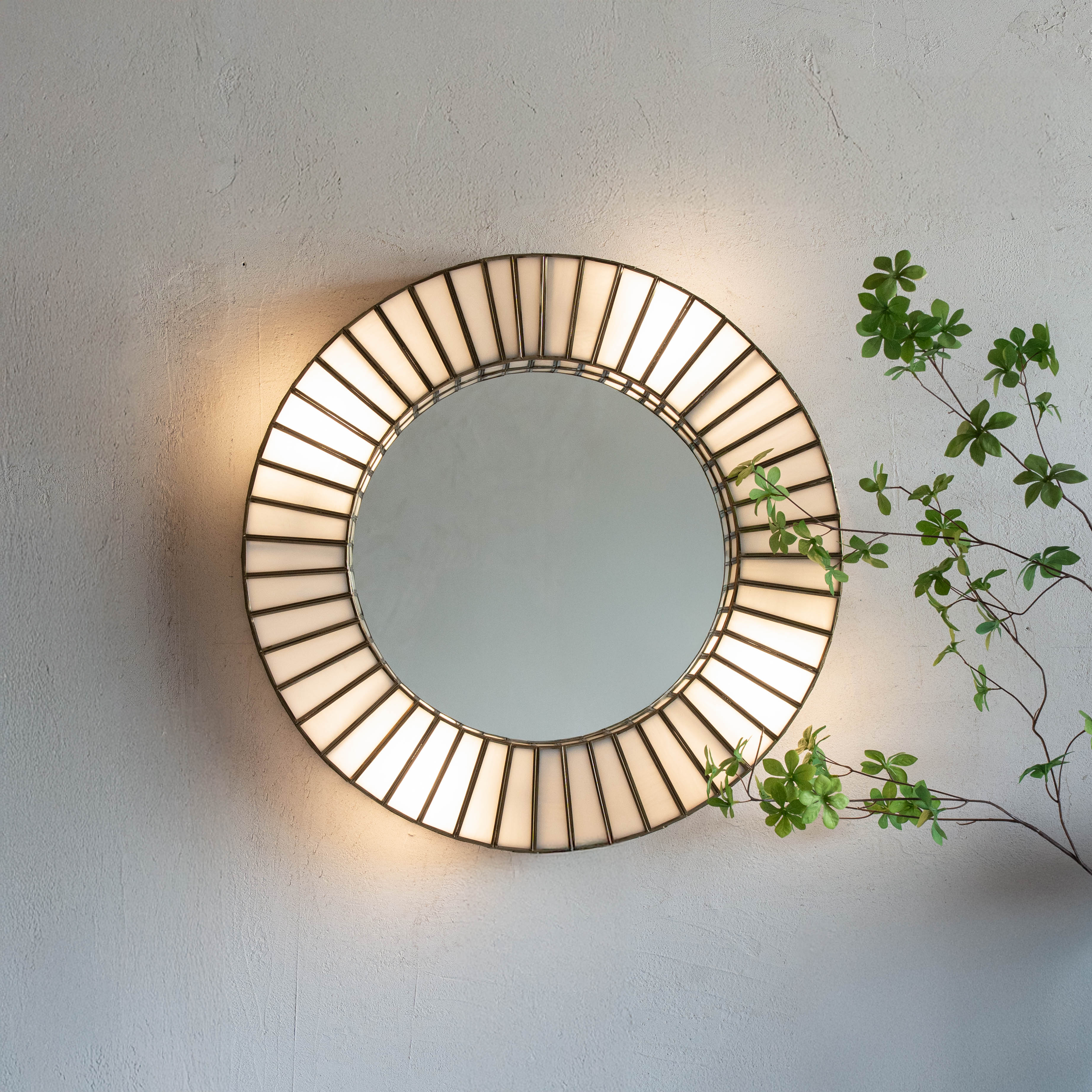 Viola Round Wall Lamp Mirror