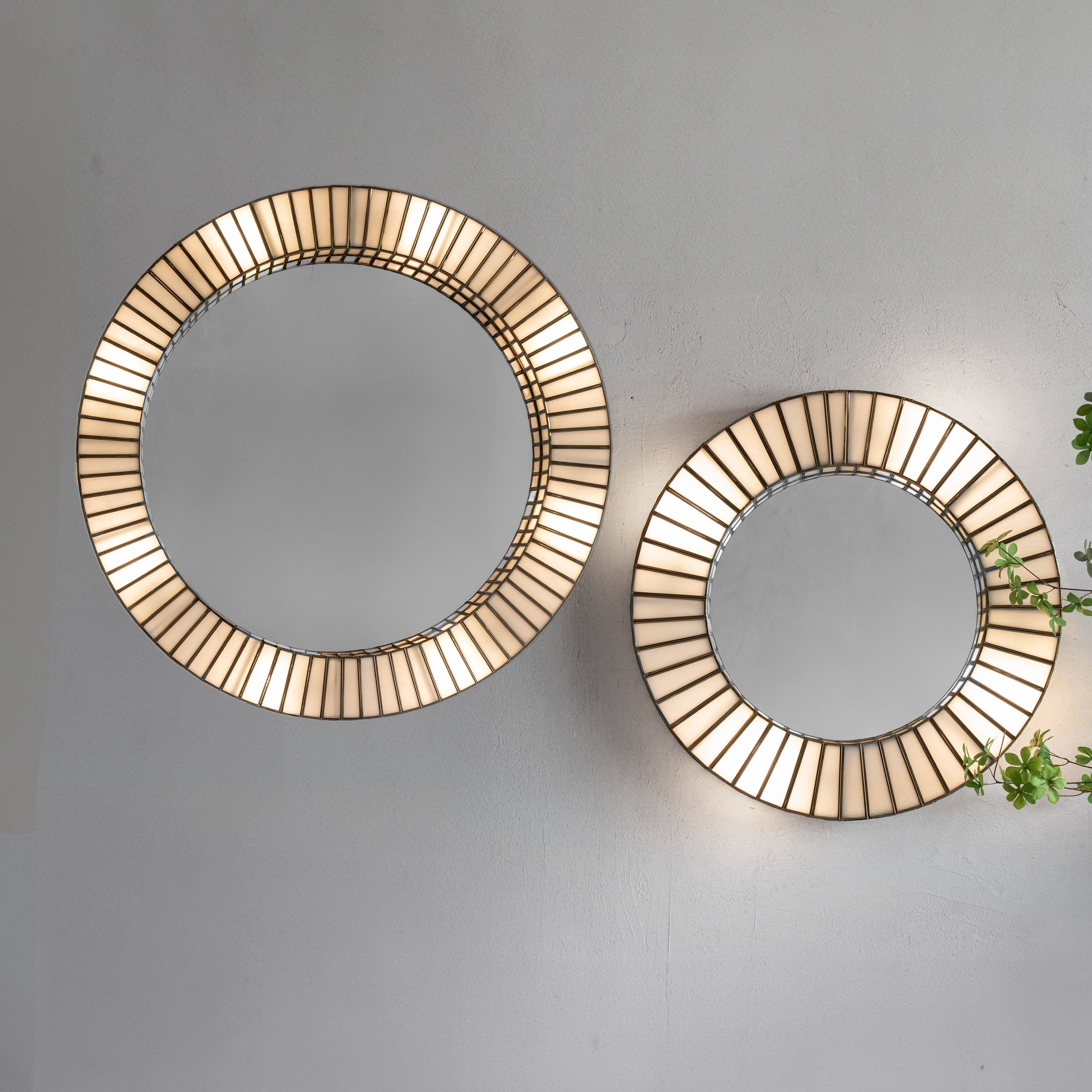 Viola Round Wall Lamp Mirror